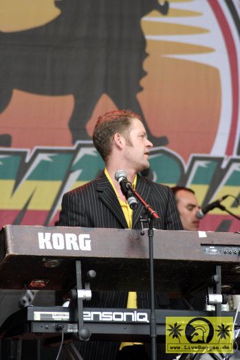 Yellow Umbrella (D) 20. Summer Jam Festival - Fuehlinger See, Koeln - Green Stage 09. Juli 2005 (6).jpg